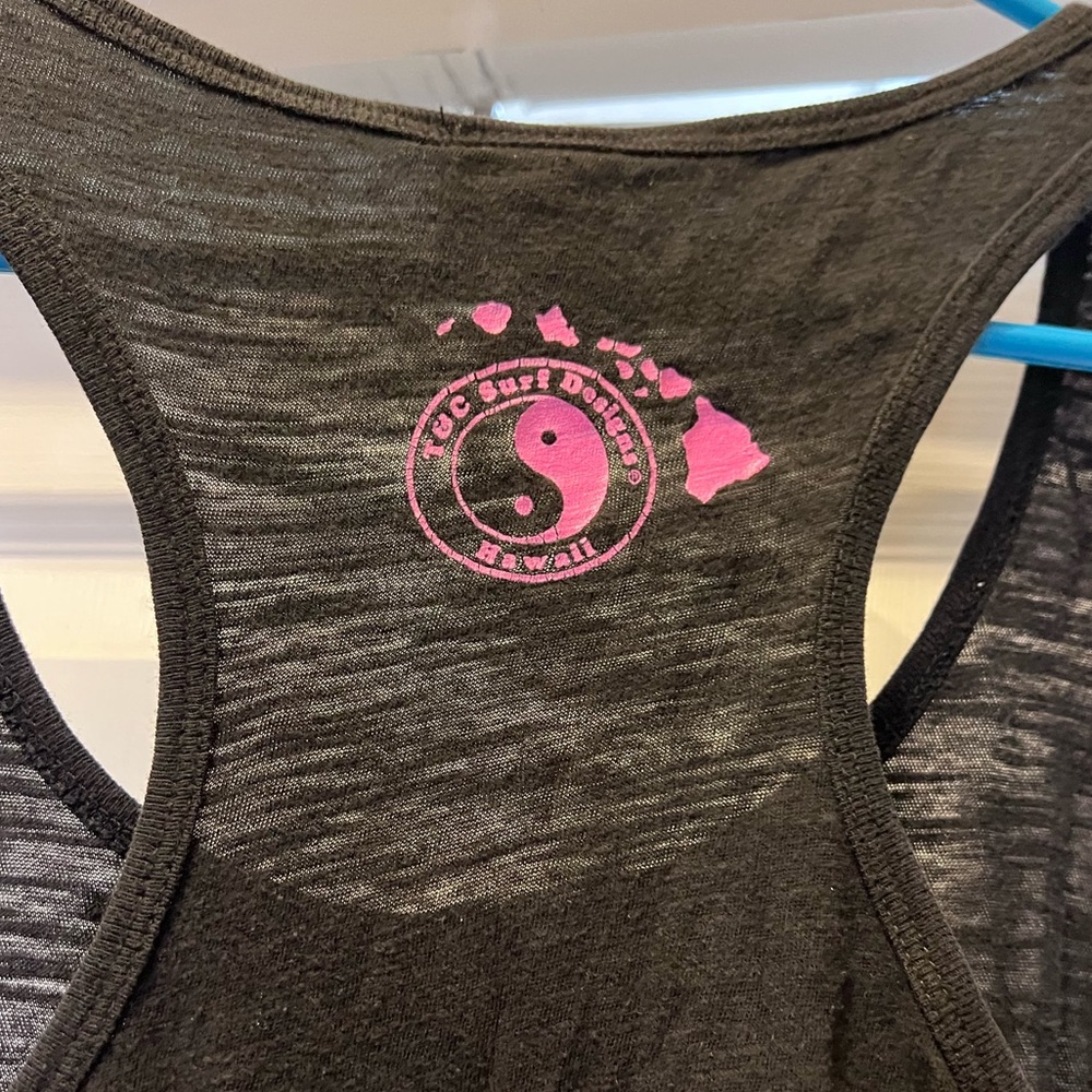 T & C Surf Designs Hawaii black and pink “hi” lightweight tank top - Picture 3 of 4